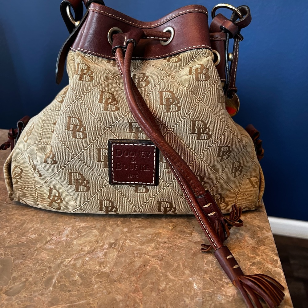 **AUTHENTIC** Dooney&Bourke Bucket Bag